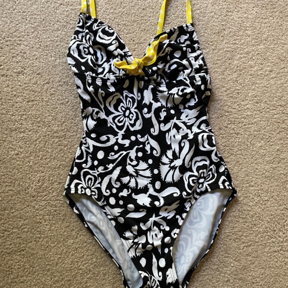 NWOT 24 & ocean 1 piece black and white swim suit size small - Picture 7 of 7